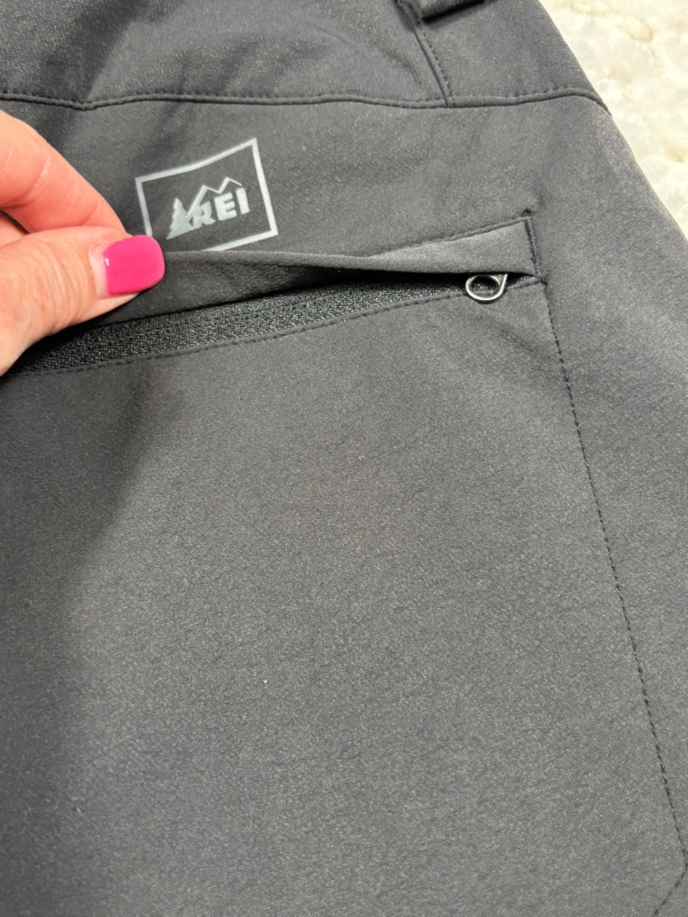 REI Women’s Softshell Pants Size 6 Black Hiking Outdoor Zip Ankle - Picture 9 of 12